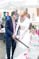 Aansnijden bruidstaart Wim en Irene Dirks
